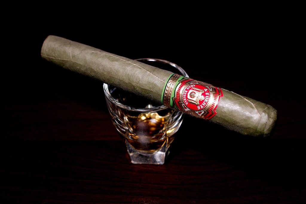 アルトゥーロ・フエンテ グランレゼルバ 8-5-8 クラロ/Arturo Fuente Gran Reserva Flor Fina 8-5-8 Candela Cigar Review｜葉巻/シガー初心者の喫煙レビューブログ｜ギャラリー2