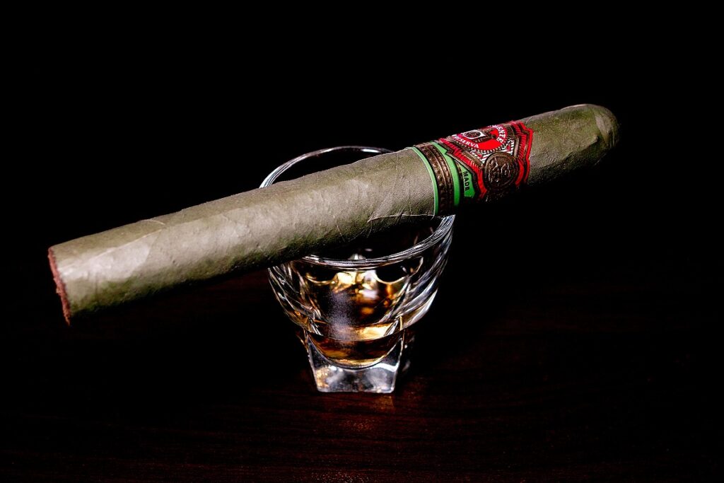 アルトゥーロ・フエンテ グランレゼルバ 8-5-8 クラロ/Arturo Fuente Gran Reserva Flor Fina 8-5-8 Candela Cigar Review｜葉巻/シガー初心者の喫煙レビューブログ｜ギャラリー3