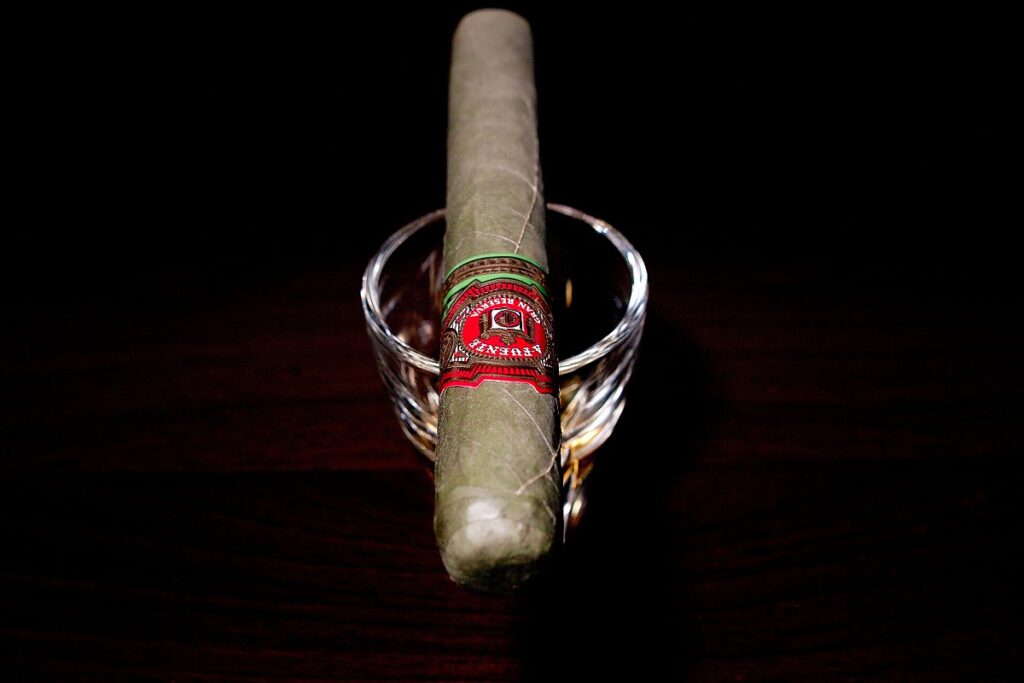アルトゥーロ・フエンテ グランレゼルバ 8-5-8 クラロ/Arturo Fuente Gran Reserva Flor Fina 8-5-8 Candela Cigar Review｜葉巻/シガー初心者の喫煙レビューブログ｜ギャラリー4