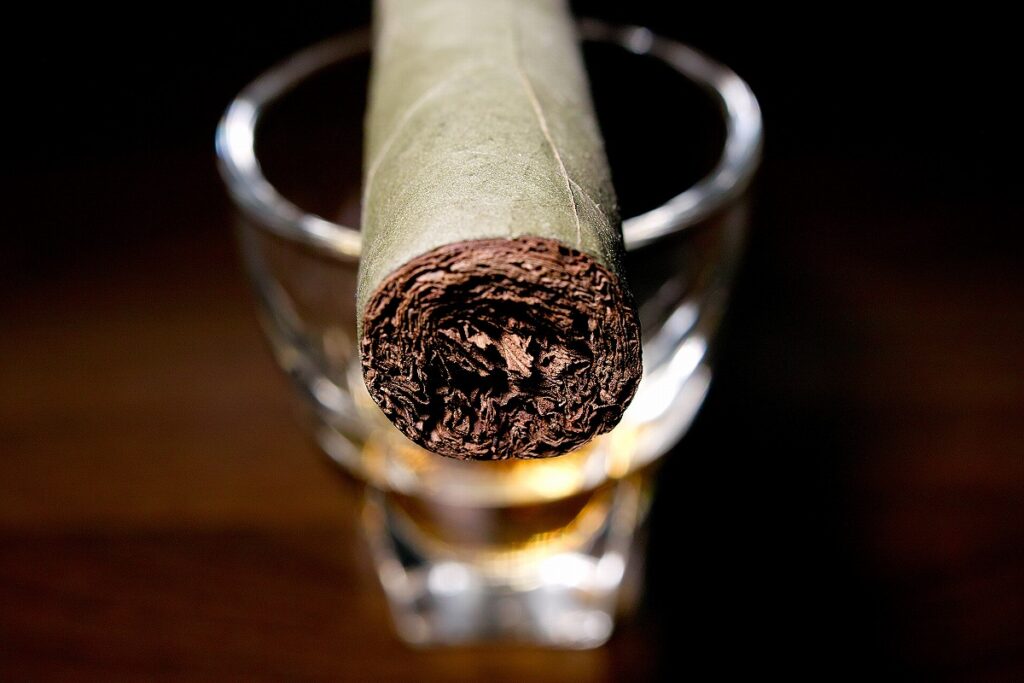 アルトゥーロ・フエンテ グランレゼルバ 8-5-8 クラロ/Arturo Fuente Gran Reserva Flor Fina 8-5-8 Candela Cigar Review｜葉巻/シガー初心者の喫煙レビューブログ｜ギャラリー5