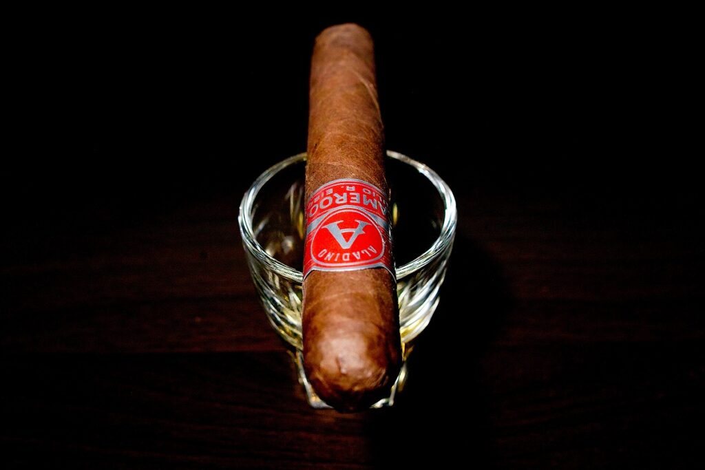 アラディーノ カメルーン ロブスト/Aladino Cameroon Robusto Cigar Review｜葉巻/シガー初心者の喫煙レビューブログ｜ギャラリー4