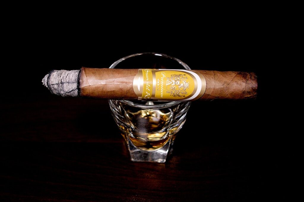 ブルン・デル・レ プレミアム コロナ/Brun del Re Premium Corona Cigar Review｜葉巻/シガー初心者の喫煙レビューブログ｜喫煙中盤セカンドサード