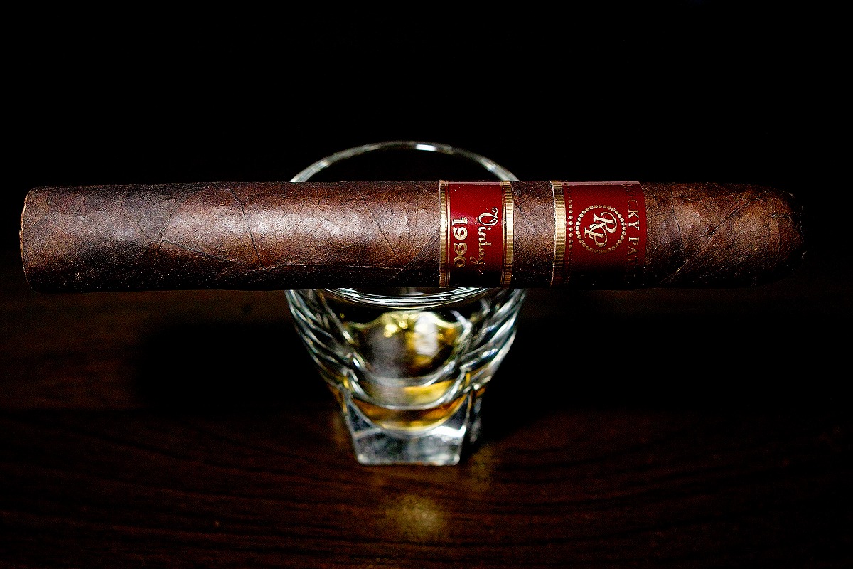 ロッキーパテル ヴィンテージ 1990 ロブスト/Rocky Patel Vintage 1990 Broadleaf Robusto Cigar Review｜葉巻/シガー初心者の喫煙レビューブログ｜ギャラリー1