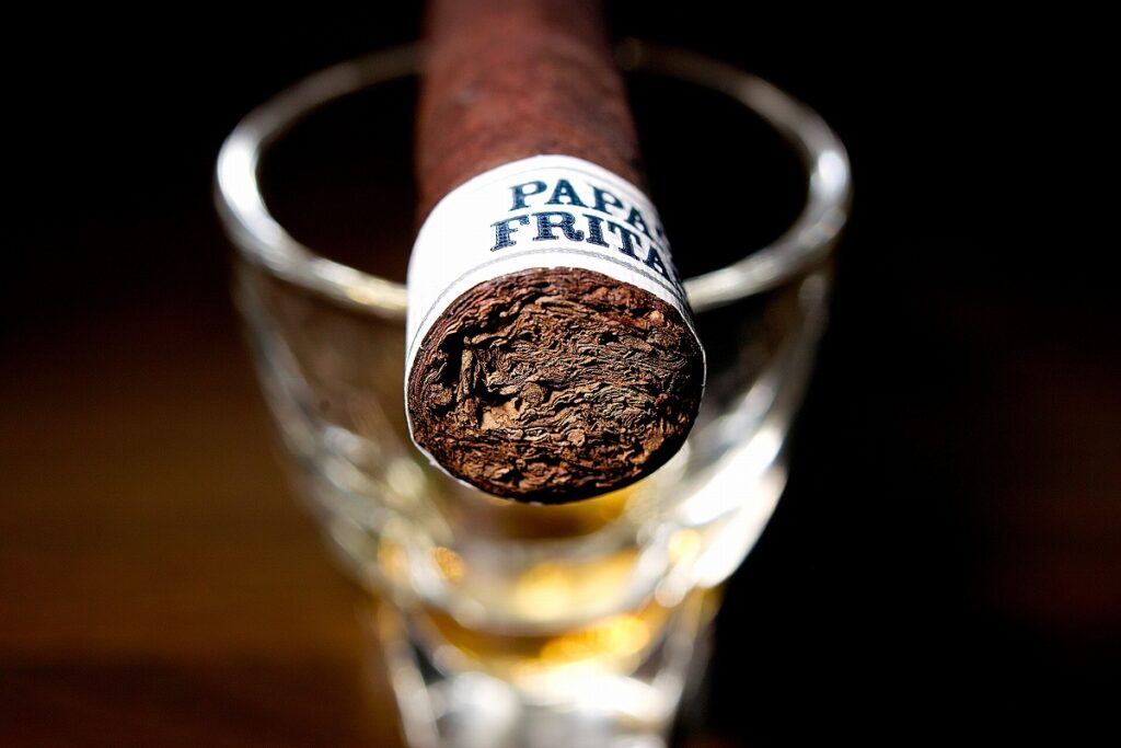 ドリュー・エステート リガ・プリヴァーダ パパス・フリタス/Drew Estate Liga Privada Papas Fritas Cigar Review｜葉巻/シガー初心者の喫煙レビューブログ｜ギャラリー5