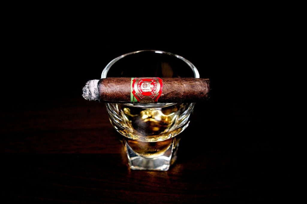 アルトゥーロ・フエンテ グランレゼルバ レインフォレスト デライト/Arturo Fuente Gran Reserva Rainforest Delight Cigar Review|葉巻/シガー初心者の喫煙レビューブログ|喫煙中盤セカンドサード