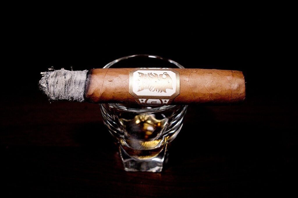 ドリュー・エステート アンダークラウン シェード コロナ/Drew Estate Undercrown Shade Corona Cigar Review|葉巻/シガー初心者の喫煙レビューブログ|喫煙中盤セカンドサード