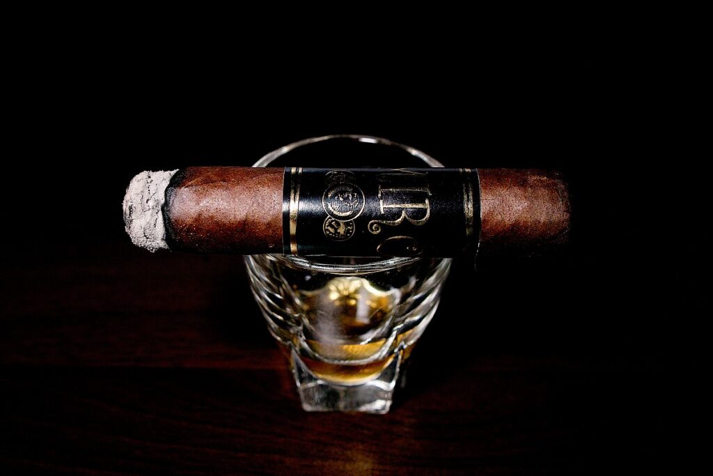 ミロ ショートロブスト/Kuuts Miro Short Robusto Cigar Review｜葉巻/シガー初心者の喫煙レビューブログ｜喫煙序盤ファーストサード