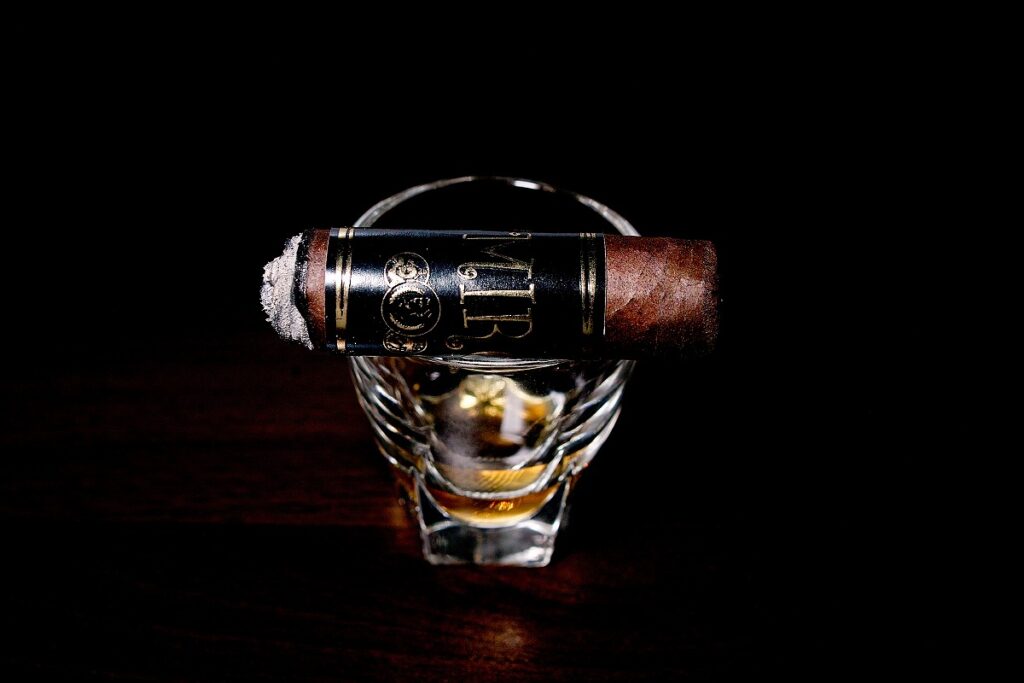 ミロ ショートロブスト/Kuuts Miro Short Robusto Cigar Review｜葉巻/シガー初心者の喫煙レビューブログ｜喫煙中盤セカンドサード