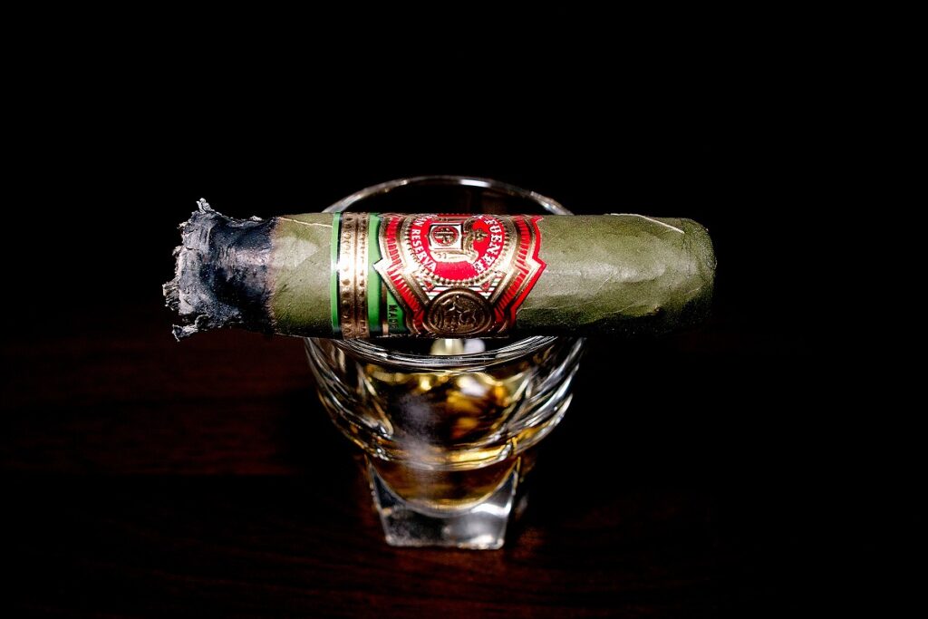 アルトゥーロ・フエンテ グランレゼルバ 8-5-8 クラロ/Arturo Fuente Gran Reserva Flor Fina 8-5-8 Candela Cigar Review|葉巻/シガー初心者の喫煙レビューブログ|喫煙終盤ファイナルサード