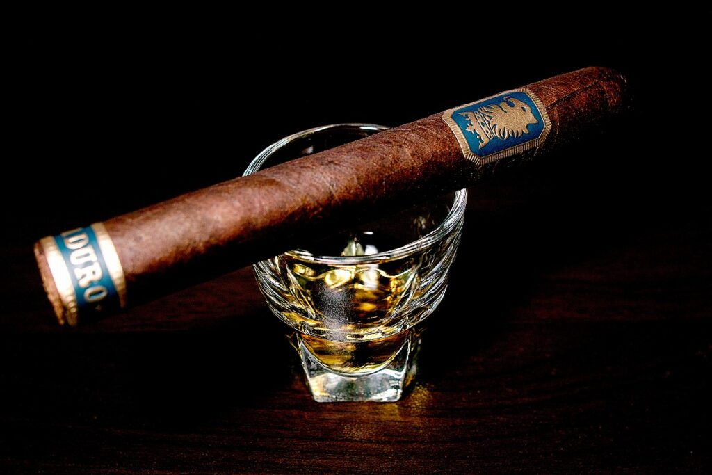 ドリュー・エステート アンダークラウン マデューロ コロナビバ/Drew Estate Undercrown Maduro Corona Viva Cigar Review｜葉巻/シガー初心者の喫煙レビューブログ｜ギャラリー2