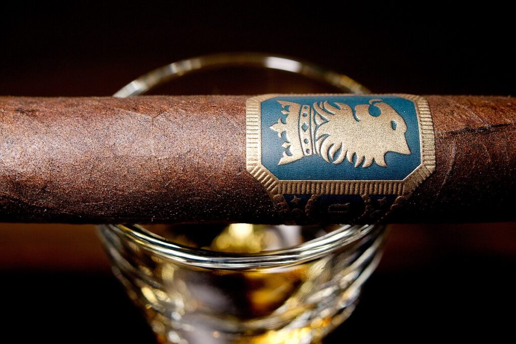 ドリュー・エステート アンダークラウン マデューロ コロナビバ/Drew Estate Undercrown Maduro Corona Viva Cigar Review｜葉巻/シガー初心者の喫煙レビューブログ｜ギャラリー6