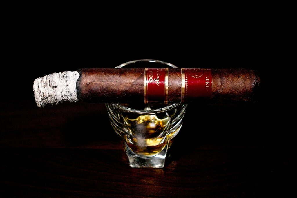 ロッキーパテル ヴィンテージ 1990 ロブスト/Rocky Patel Vintage 1990 Broadleaf Robusto Cigar Review｜葉巻/シガー初心者の喫煙レビューブログ｜喫煙序盤の終わり頃ファーストサード