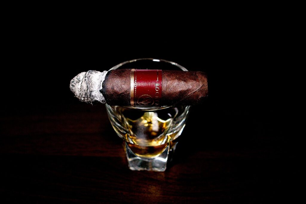 ロッキーパテル ヴィンテージ 1990 ロブスト/Rocky Patel Vintage 1990 Broadleaf Robusto Cigar Review｜葉巻/シガー初心者の喫煙レビューブログ｜喫煙終盤ファイナルサード