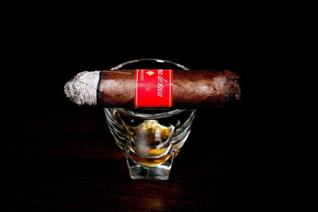 アロマ・デ・ニカ マデューロ 505/Aroma de nica Maduro 505 Cigar Review|葉巻/シガー初心者の喫煙レビューブログ|喫煙中盤セカンドサード