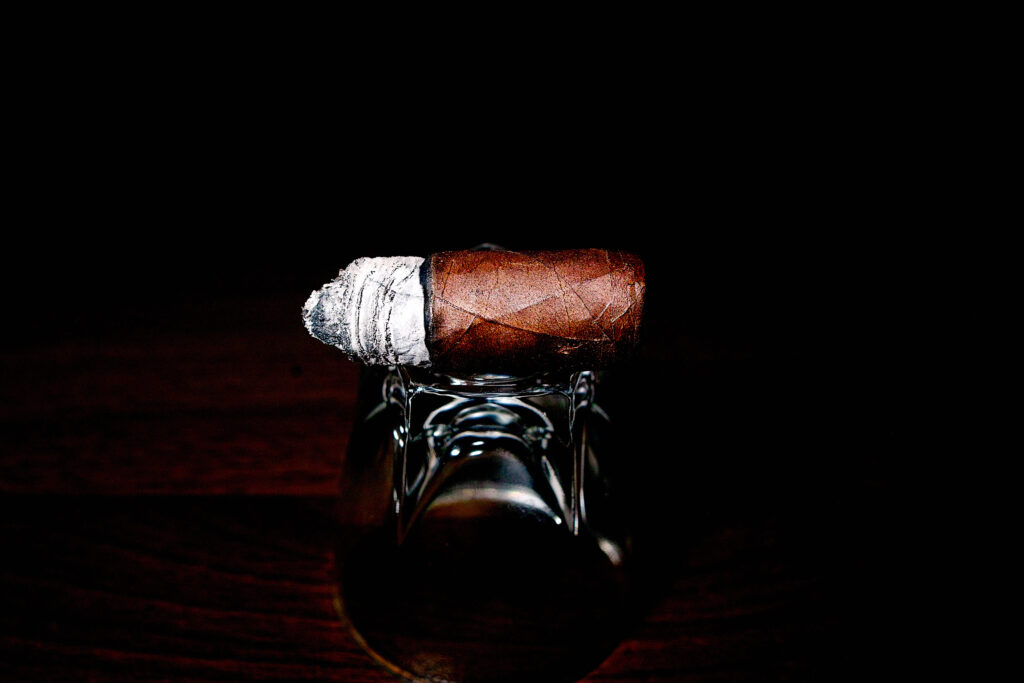 オリバ セリー V No.4/Oliva Serie V No.4 Cigar Review|葉巻/シガー初心者の喫煙レビューブログ|喫煙終盤ファイナルサード