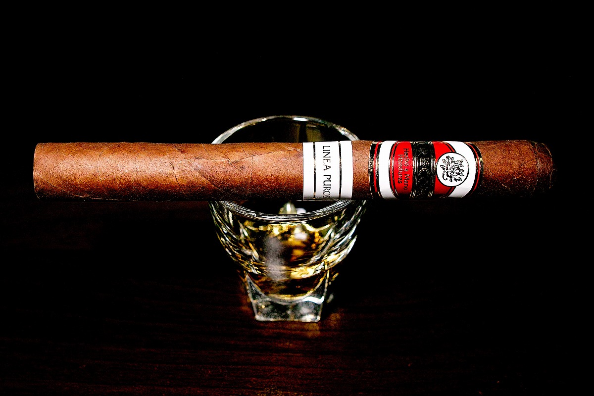 フロール・デ・コパン リネアプロス コロナ/Flor de Copan Linea Puros Corona Cigar Review｜葉巻/シガー初心者の喫煙レビューブログ｜ギャラリー1